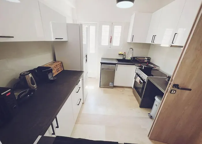 Minimal 3Br Apartment In Athens