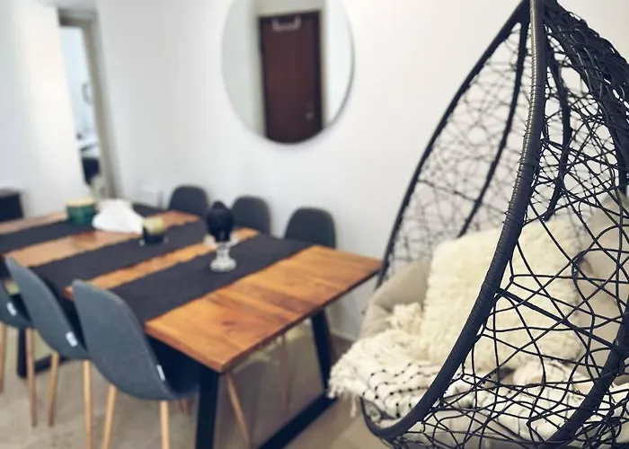Minimal 3Br Apartment In Athens