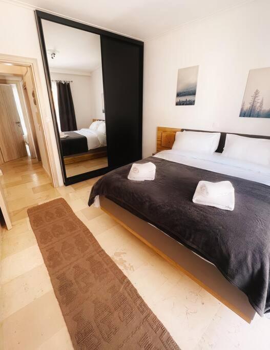 Minimal 3br In Appartement Athene