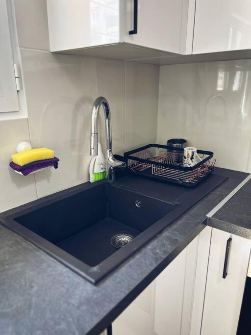 Minimal 3br In Athene